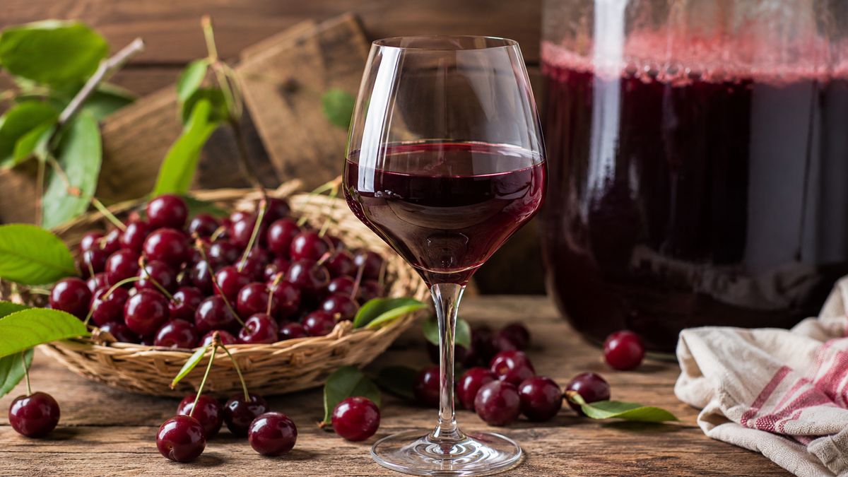 Wino z wiśni bez drożdży – czy to możliwe i jak to zrobić?
